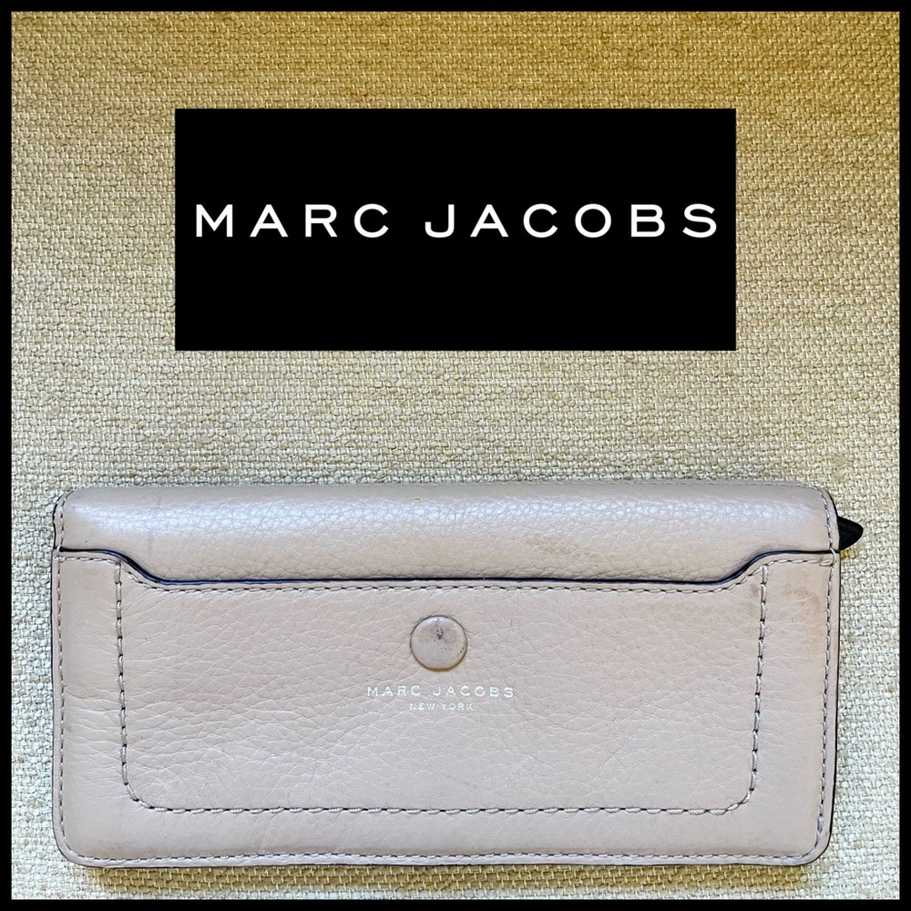 Marc Jacobs Beige Leather Open Face Wallet.